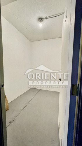Depto En Primer Piso, Semi Nuevo, La Reina