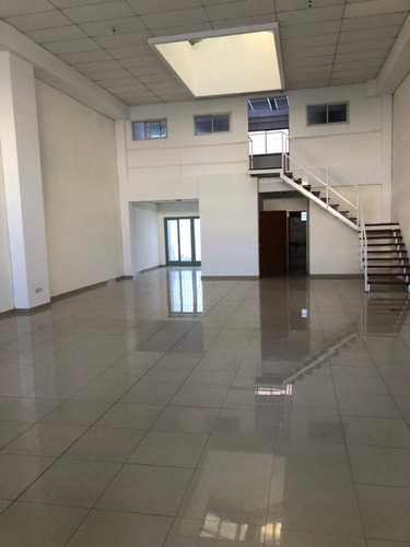 Imagen 4 de 13 de Centro - Local Comercial De 200m2 Sobre Rivera Indarte
