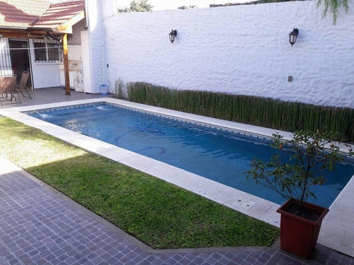 Chalet 4 Ambientes Con Cochera Doble