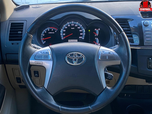 Toyota Hilux SW4 3.0 SRV 4X4 7 LUGARES 16V TURBO INTERCOOLER DIESEL 4P AUTOMÁTICO