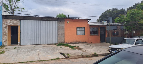 Vendo Buena Ubicacion Casa+2 Apartamentos+galpon Con Baño, 600m2 De Terreno/ Construidos Mas De 250 M2