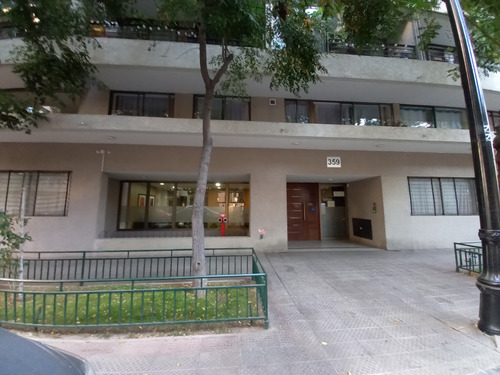 Jose Miguel Carrera A Pasos De Estación Toesca.