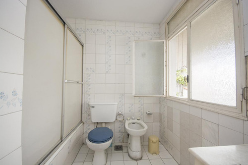 Oportunidad Ideal Inversion- Casa Doble Lote/pileta/ Coch . 3 Autos Ubic. Destacada