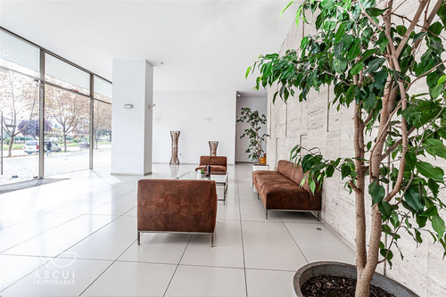 Departamento En Venta De 2 Dorm. En Las Condes