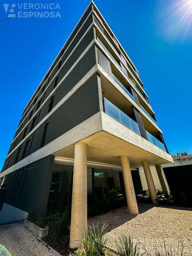 Departamento De Dos Ambientes Con Cochera, En Venta- Ituzaingó Sur