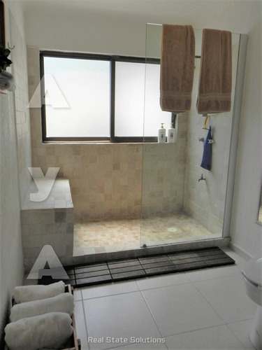 Casa En Venta, 3 Recámaras, 3 Niveles, Cuarto Servicio, Sm 43, Cancún
