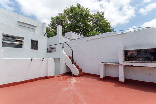 Venta-tipo Casa- Ph 3 Amb. C/ Local En Esquina