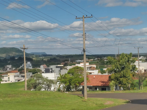 Terreno - Condomínio Luxuoso Ninho Verde I I Eco Residence-dois Clubes Com Piscinas,segurança 24 Hrs,playground,trilhas Ecológicas,ônibus Local.fotos Reais Do Terreno-quitado/iptu E Condomínio Em Dia