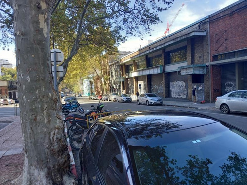 Excelente Casa De Casi 800 M2 Con Entrada Para Vehículos Próximo A La Imm