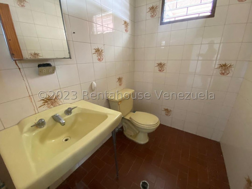 Excelente Casa Comercial En Alquiler Ubicada En Una De Las Principales Avenidas De La Ciudad Barquisimeto Jr