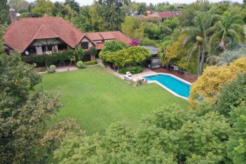 Imagen 2 de 28 de Espectacular Casa En La Mejor Zona De Las Lomas De San Isidro
