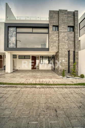 Casa En Venta En Parque Tlaxcala En Lomas De Angelópolis