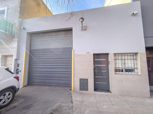 Venta Galpón Con Oficinas Y Portón Para Camión En 2 Plantas.