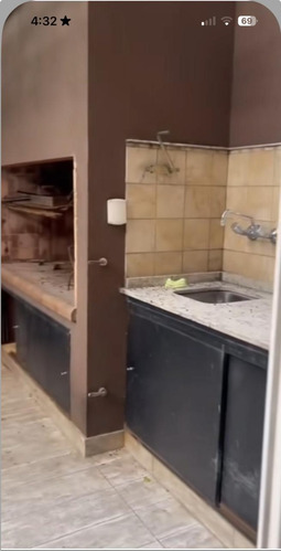 Casa 4 Ambientes En Quilmes Con Patio, Parrilla Y Cochera