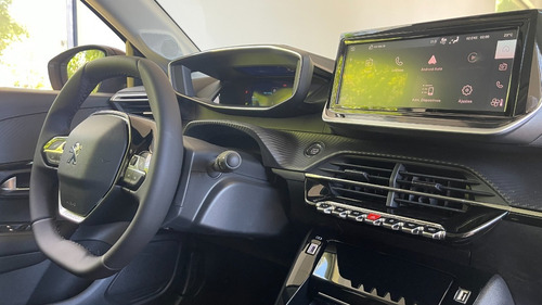 Imagen 20 de 25 de Peugeot 208 Allure 1.6 Stock