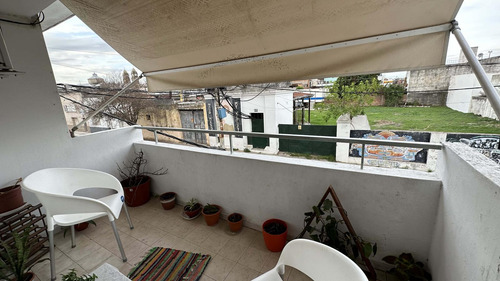 Amplio Departamento Céntrico - Permuto Por Casa En Pueblo Belgrano O U. Oeste