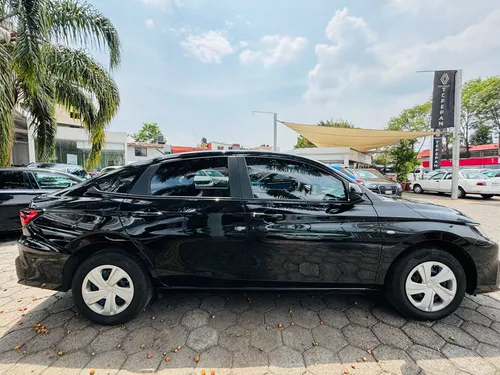 Toyota Yaris 4p Sedán Base L4/1.5 Aut
