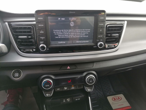Imagen 3 de 13 de Kia Rio Sedan Ex