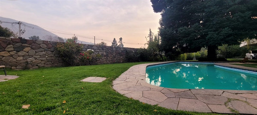 Casa En Venta De 7 Dorm. En Lo Barnechea