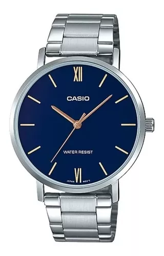 Reloj de pulsera Casio Dress MTP-VT01 de cuerpo color plateado, analógico,  para hombre, fondo azul, con correa de acero inoxidable color plateado,  agujas color oro rosa, dial dorado, bisel color plateado y