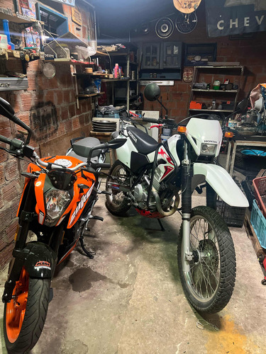 Vendo Duke 200 Con Menos De 5mil Km Soi Titular Al Día