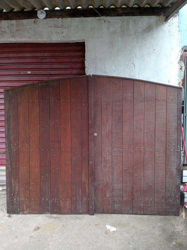 Imagem 1 de 4 de Vende Se Um Portão . Nunca Foi Usado Madeira Pura De Lei