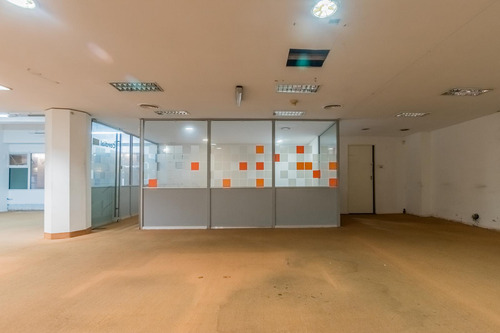Local En Alquiler Microcentro San Martin 176 Apto Todo Destino 1000 M2
