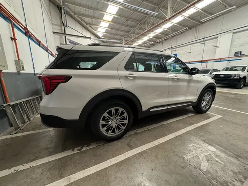 Ford Explorer Platinum 2025