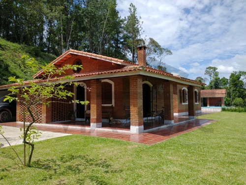 Imagem 2 de 30 de Um Belíssimo Recanto Com Casa No Alto Da Colina Com Vista Panorâmica!!! - 16 - 69196525