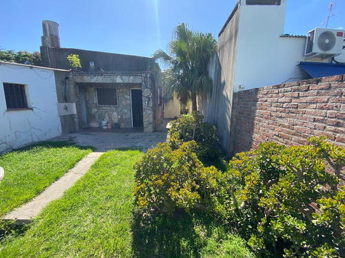 Casa 2 Dormitorios Con Gran Terreno.