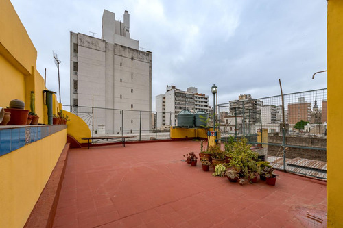 Venta/permuta - Casa Planta Alta, 4 Dormitorios - Centro, Rosario.
