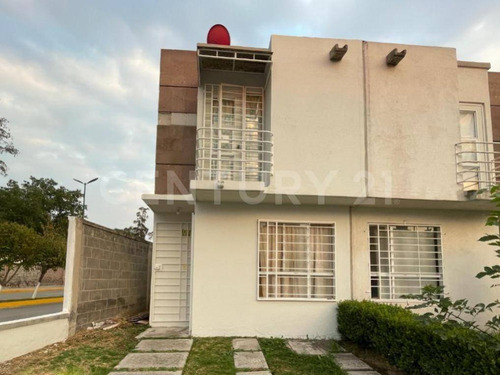 Casa En Esquina En Renta En Paseos Del Bosque