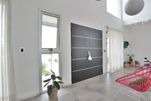 Casa Laguna #200-300 - San Sebastian - Area 5 - 240m2 #id 1047