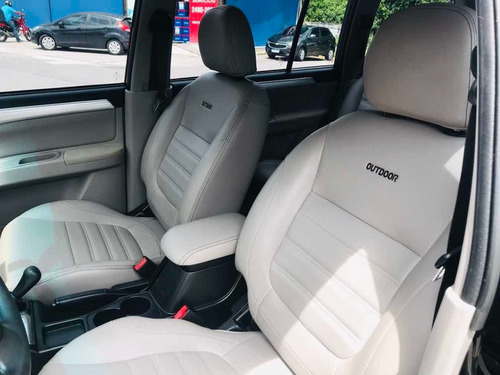 Mitsubishi Pajero Outdoor