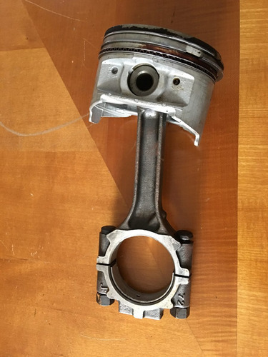 Vendo Piston Y Biela De Mitsubishi Montero, Año 2000