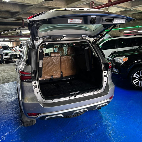 Imagen 6 de 14 de Toyota Fortuner Dubai 2022