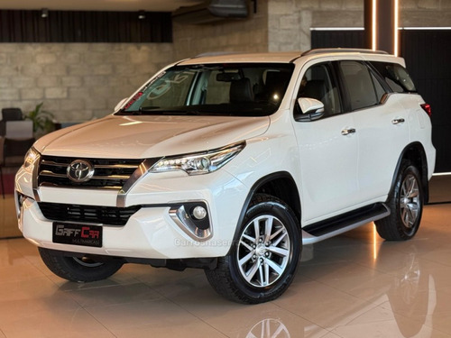 Toyota Hilux SW4 2.8 SRX 4X4 7 LUGARES 16V TURBO INTERCOOLER DIESEL 4P AUTOMÁTICO
