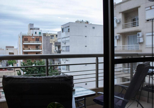 Excelente Departamento De Tres Ambientes Con Cochera Cubierta A La Venta En Parque Chacabuco