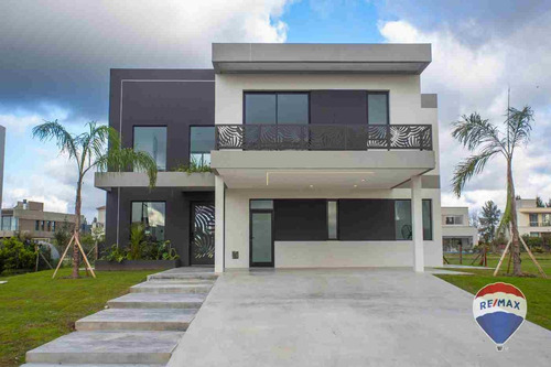 Casa En Venta 6 Ambientes En Terralagos A Estrenar