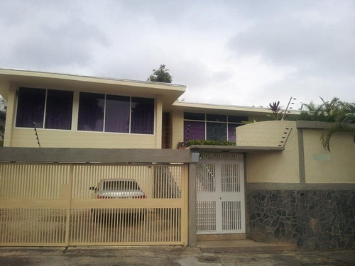 Leandro Manzano Casa En Venta Lomas Del Club Hipico Mls #23-7470 Mb 