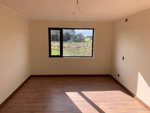 Casa En Venta De 4 Dorm. En Puerto Varas