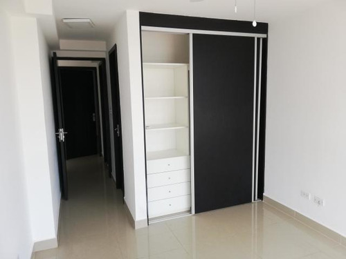 Imagen 8 de 14 de Venta De Apartamento En Ph Coral Tower, Carrasquilla 19-301