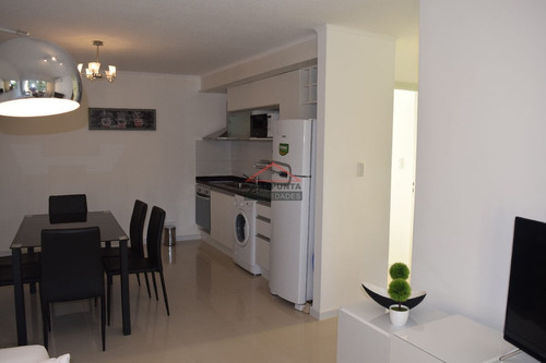 A Pasos De Playa Brava Con Servicios- Ref: 2865