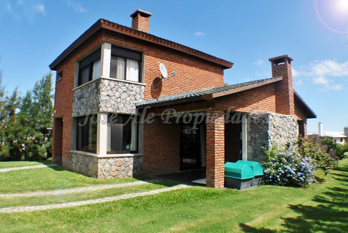 Imagen 2 de 14 de En Venta Casa De Tres Dormitorios Colonia Del Sacramento