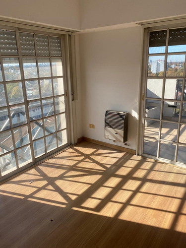 Venta De Departamento De Dos Ambientes En Villa Ballester