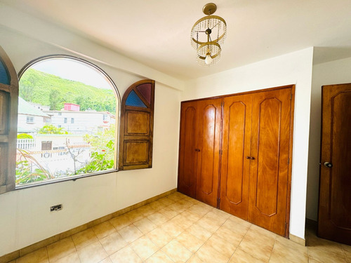 Se Vende Casa En San Antonio De Los Altos 550m2, 5h/5+½b/3p