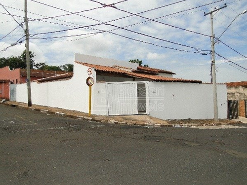 Imagem 1 de 6 de Venda De Casas / Padrão Na Cidade De Araraquara 609