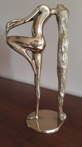 Escultura De Mujer Desnuda Realizada En Bronce