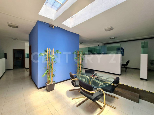 Local Comercial Con Oficinas Y Bodega En Colonia Chulavista Puebla