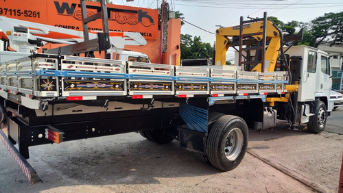 Mercedes Atron 1719 Modelo 2014 Com Munck